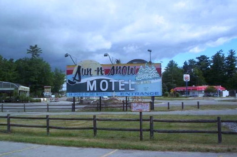 Sun n Snow Motel - From Web Listing (newer photo)